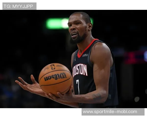 杜兰特苦战上半场表现抢眼砍下全队最高15分助力球队奋战